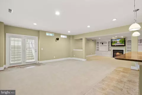 Living - 7534 Red Hill Dr, Springfield, VA 22153 photo 5 of 10