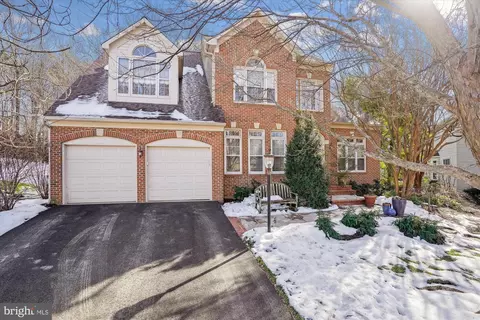 8307 Tabor Ln, Fairfax Station, VA 22039