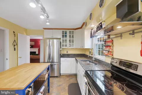 Kitchen - 6120 Windward Dr, Burke, VA 22015 photo 3 of 3