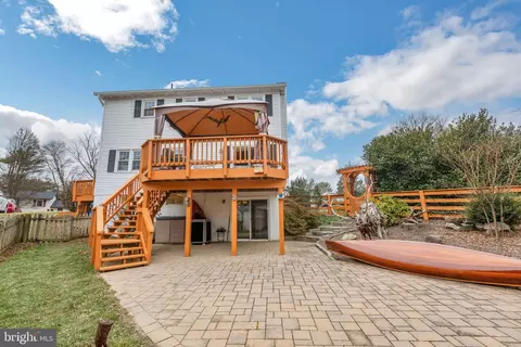 Exterior - 6120 Windward Dr, Burke, VA 22015 photo 12 of 19