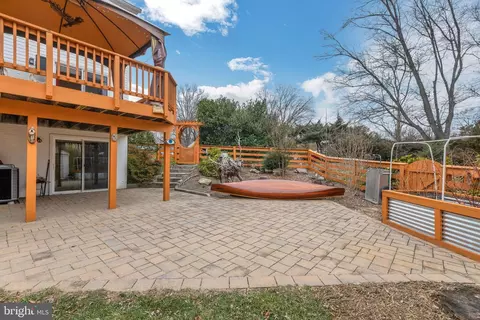 Exterior - 6120 Windward Dr, Burke, VA 22015 photo 14 of 19