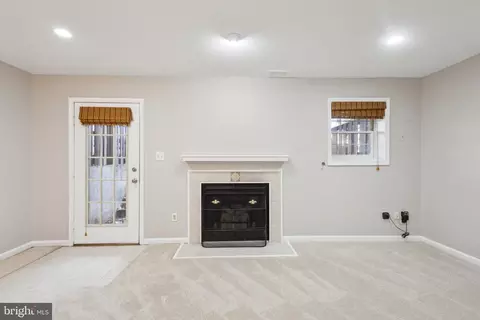 Living - 8802 Eagle Rock Ln, Springfield, VA 22153 photo 2 of 2