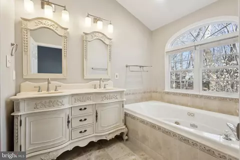 Bath - 8802 Eagle Rock Ln, Springfield, VA 22153 photo 1 of 2