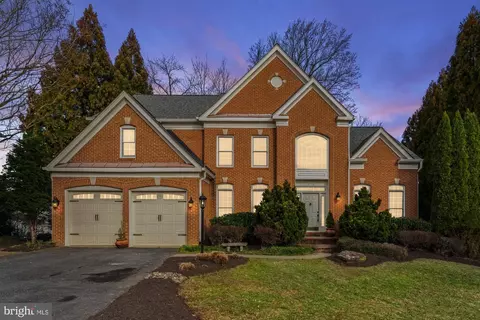 2156 Bonaventure Dr, Vienna, VA 22181