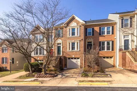 5573 Jowett Ct, Alexandria, VA 22315