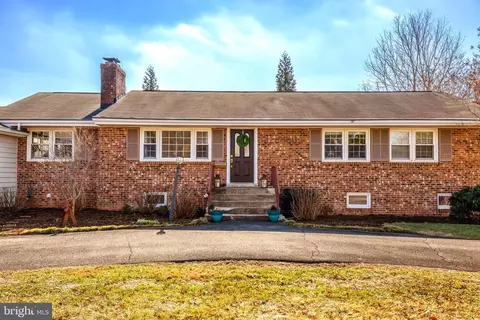 405 Madison St, Herndon, VA 20170