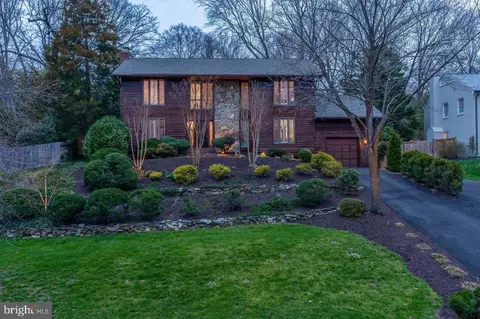 1716 Hollinwood Dr, Alexandria, VA 22307