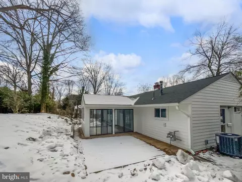 5503 Inverchapel Rd, Springfield, VA 22151 photo 8