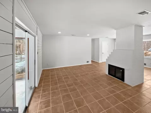 5503 Inverchapel Rd, Springfield, VA 22151 photo 3