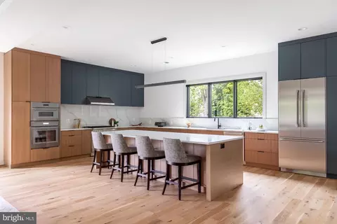 7526 Fisher Dr, Falls Church, VA 22043