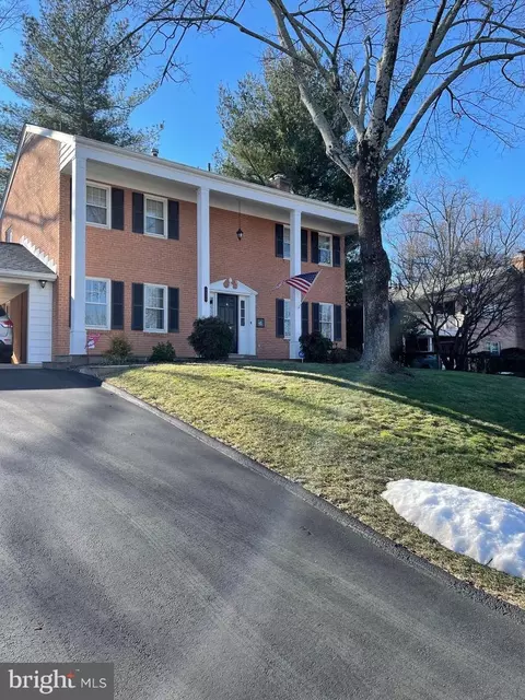 2620 Woodley Pl, Falls Church, VA 22046