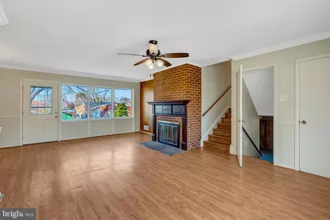Living - 5503 Hinton St, Springfield, VA 22151 photo 1 of 4