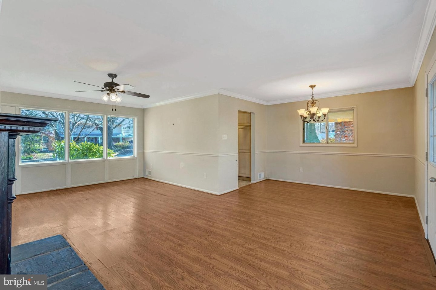 Living - 5503 Hinton St, Springfield, VA 22151 photo 2 of 4