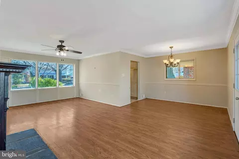 Living - 5503 Hinton St, Springfield, VA 22151 photo 2 of 4