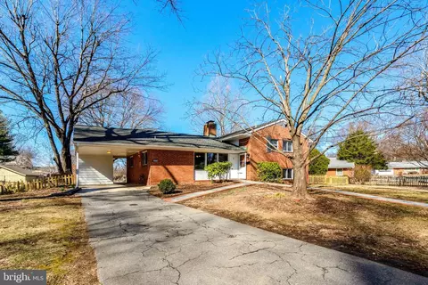 Exterior - 5503 Hinton St, Springfield, VA 22151 photo 3 of 6
