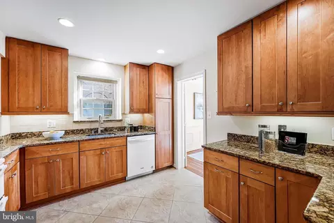 7346 Eldorado St, Mclean, VA 22102 photo 8