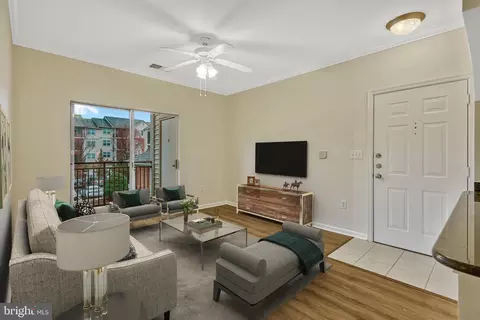 12144 Garden Grove Cir #204, Fairfax, VA 22030