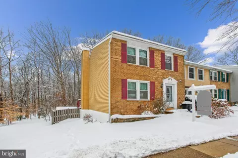 8192 Curving Creek Ct, Springfield, VA 22153