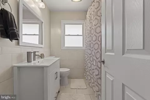 Bath - 6408 Zekan Ln, Springfield, VA 22150 photo 1 of 4