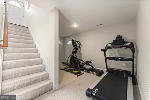 Entry Way - 6408 Zekan Ln, Springfield, VA 22150 photo 4 of 6