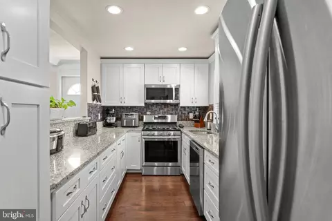 Kitchen - 6408 Zekan Ln, Springfield, VA 22150 photo 2 of 7