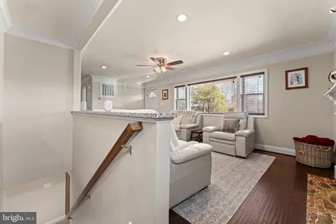 Entry Way - 6408 Zekan Ln, Springfield, VA 22150 photo 2 of 6