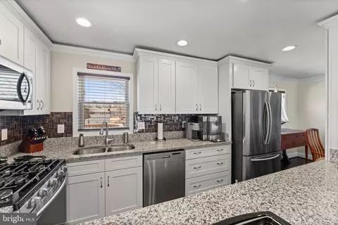 Kitchen - 6408 Zekan Ln, Springfield, VA 22150 photo 7 of 7