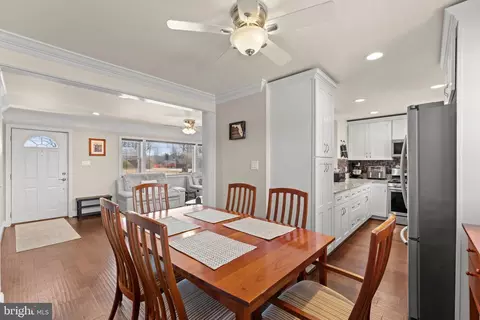 Dining - 6408 Zekan Ln, Springfield, VA 22150 photo 3 of 3