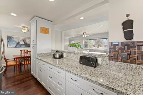 Kitchen - 6408 Zekan Ln, Springfield, VA 22150 photo 5 of 7