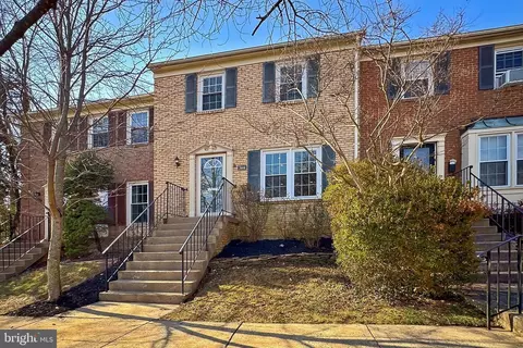 7444 Chummley Ct, Falls Church, VA 22043