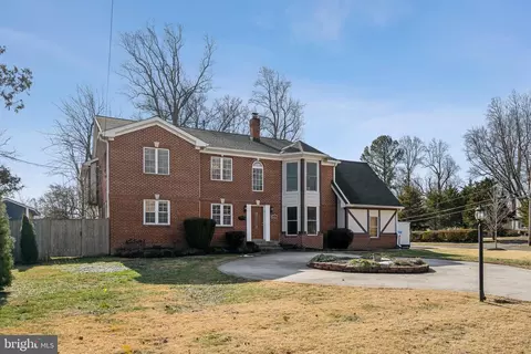 6731 Nicholson Rd, Falls Church, VA 22042