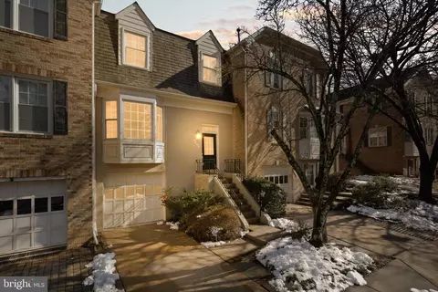 2052 Pieris Ct, Vienna, VA 22182