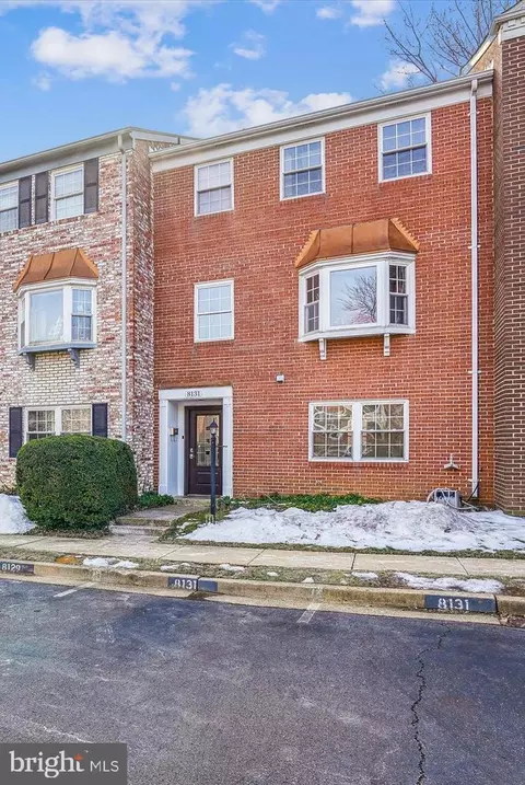 8131 Larkin Ln, Vienna, VA 22182