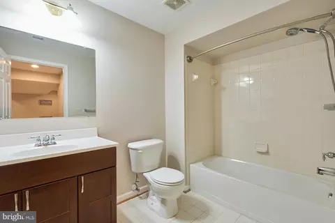 Bath - 9881 E Hill Dr, Lorton, VA 22079 photo 4 of 4