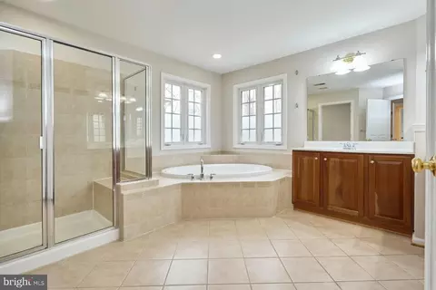 Bath - 9881 E Hill Dr, Lorton, VA 22079 photo 1 of 4