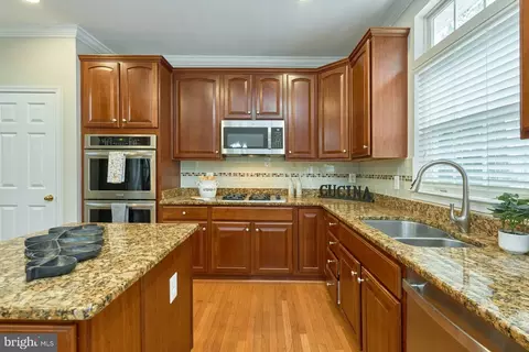 Kitchen - 9881 E Hill Dr, Lorton, VA 22079 photo 2 of 6