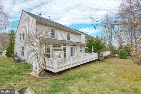 Exterior - 9881 E Hill Dr, Lorton, VA 22079 photo 3 of 9