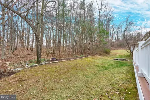 Exterior - 9881 E Hill Dr, Lorton, VA 22079 photo 5 of 9