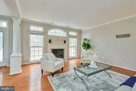 Living - 9881 E Hill Dr, Lorton, VA 22079 photo 4 of 5