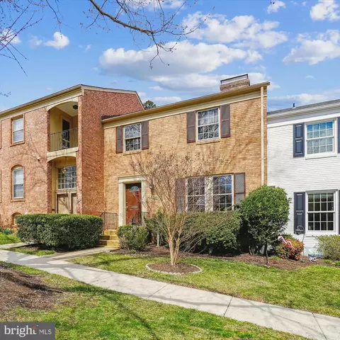 9230 Annhurst St, Fairfax, VA 22031