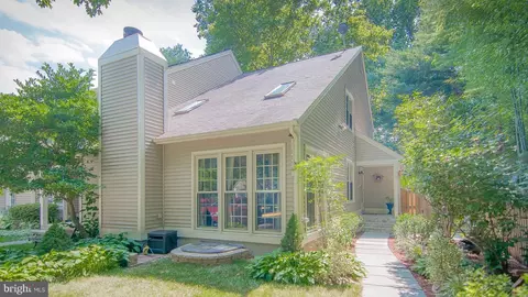 10055 Beacon Pond Ln, Burke, VA 22015