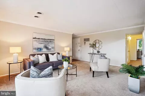 2634 Wagon Dr #281, Alexandria, VA 22303