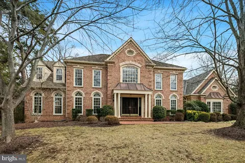 3712 Washington Woods Dr, Alexandria, VA 22309