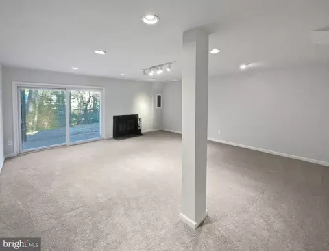 11736 Decade Ct, Reston, VA 20191 photo 15