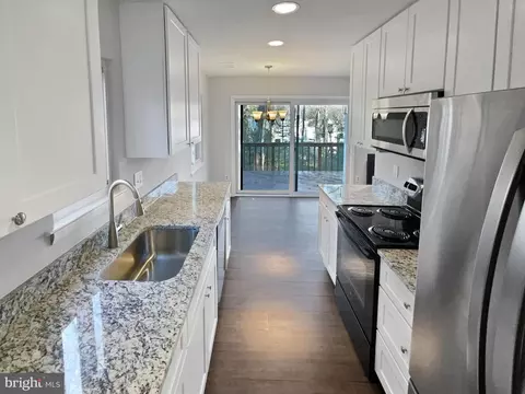 11736 Decade Ct, Reston, VA 20191 photo 7