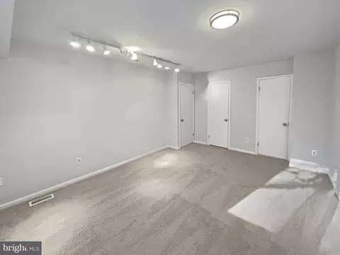 11736 Decade Ct, Reston, VA 20191 photo 5