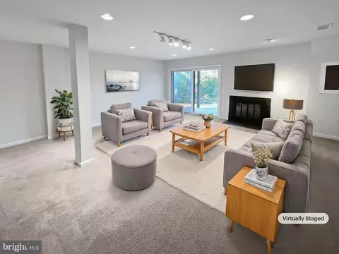 11736 Decade Ct, Reston, VA 20191 photo 2