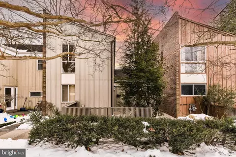 11332 Links Dr, Reston, VA 20190
