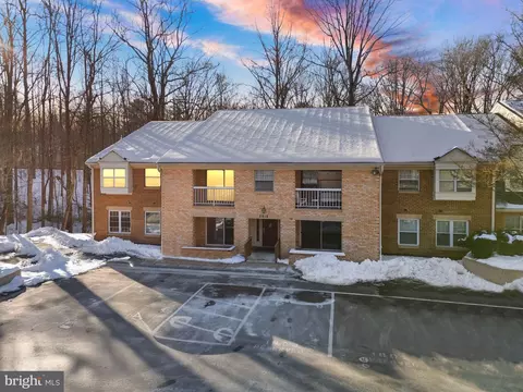 5918 Cove Landing Rd #301, Burke, VA 22015