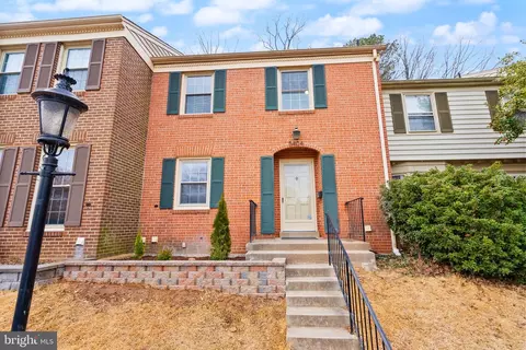 5404 Charleston Woods Dr, Fairfax, VA 22032